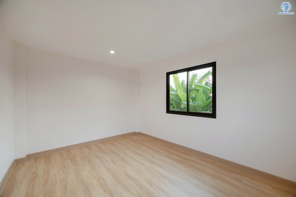 บ้านมือสองตกแต่งใหม่ พระปิ่น2 บรมราชชนนี เนื้อที่ 36.30 ตร.ว. ฟังก์ชัน 2 ห้องนอน 2 ห้องน้ำ เข้า-ออกได้สองเสั้นทาง โครงการติดถนนบรมราชชนนี เชื่อมต่อถนนศาลาธรรมสพน์ ใกล้ทางคู่ขนานลอยฟ้าบรมราชชนนี ใกล้จุดขึ้นทางด่วน "ศรีรัช" และห้างสรรพสินค้าเซ็นทรัลปิ่นเกล้า...